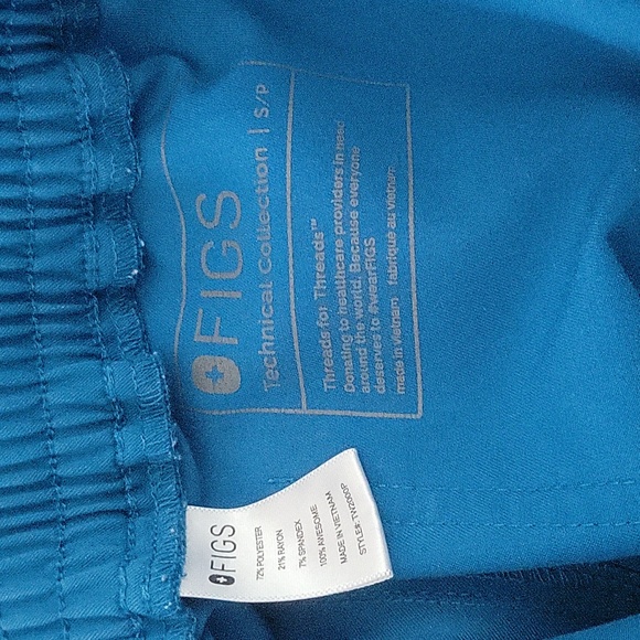 Figs scrubs - Picture 2 of 3